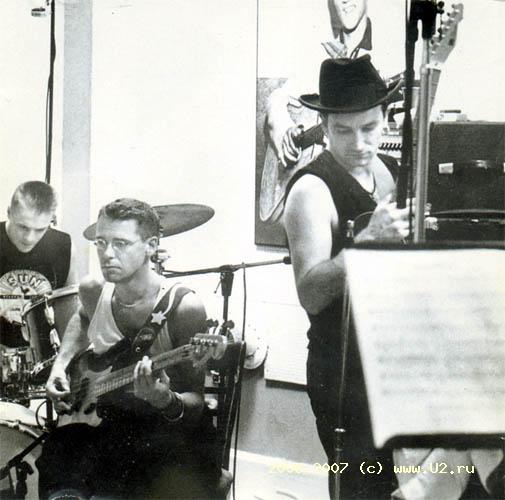 U2