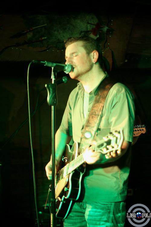 I'm singing on a stage...