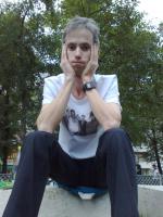 зачем же я эту футболку надел...
