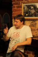 Боно:"Оставь глоточек, дружище!"