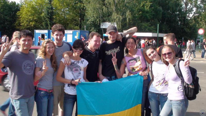 вот и попали к стадиону. а очередь...