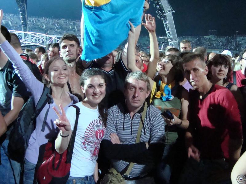 на стадионе...