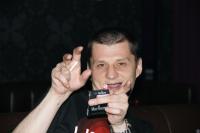 Я художник, не хочу давать интервью...