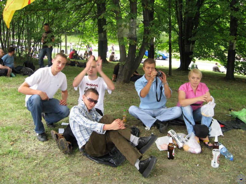 Вова хлопает