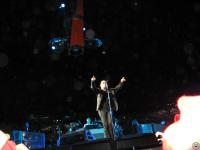 Bono дережирует средними.....