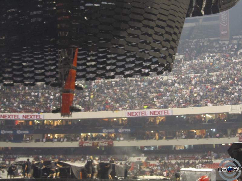 Estadio Azteca - уровень трибун с  комнатами (!), в кот. есть бар )  - 2 