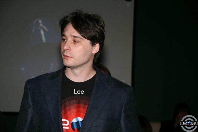 Lee (и Боно на заднем плане)