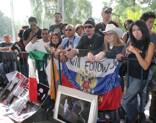 phpOm6aUBmexfans2.jpg