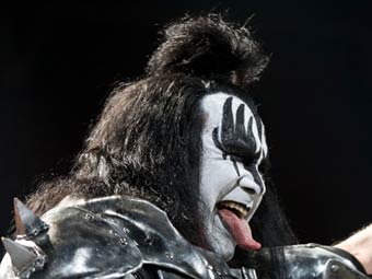 Kiss vs. U2.jpg
