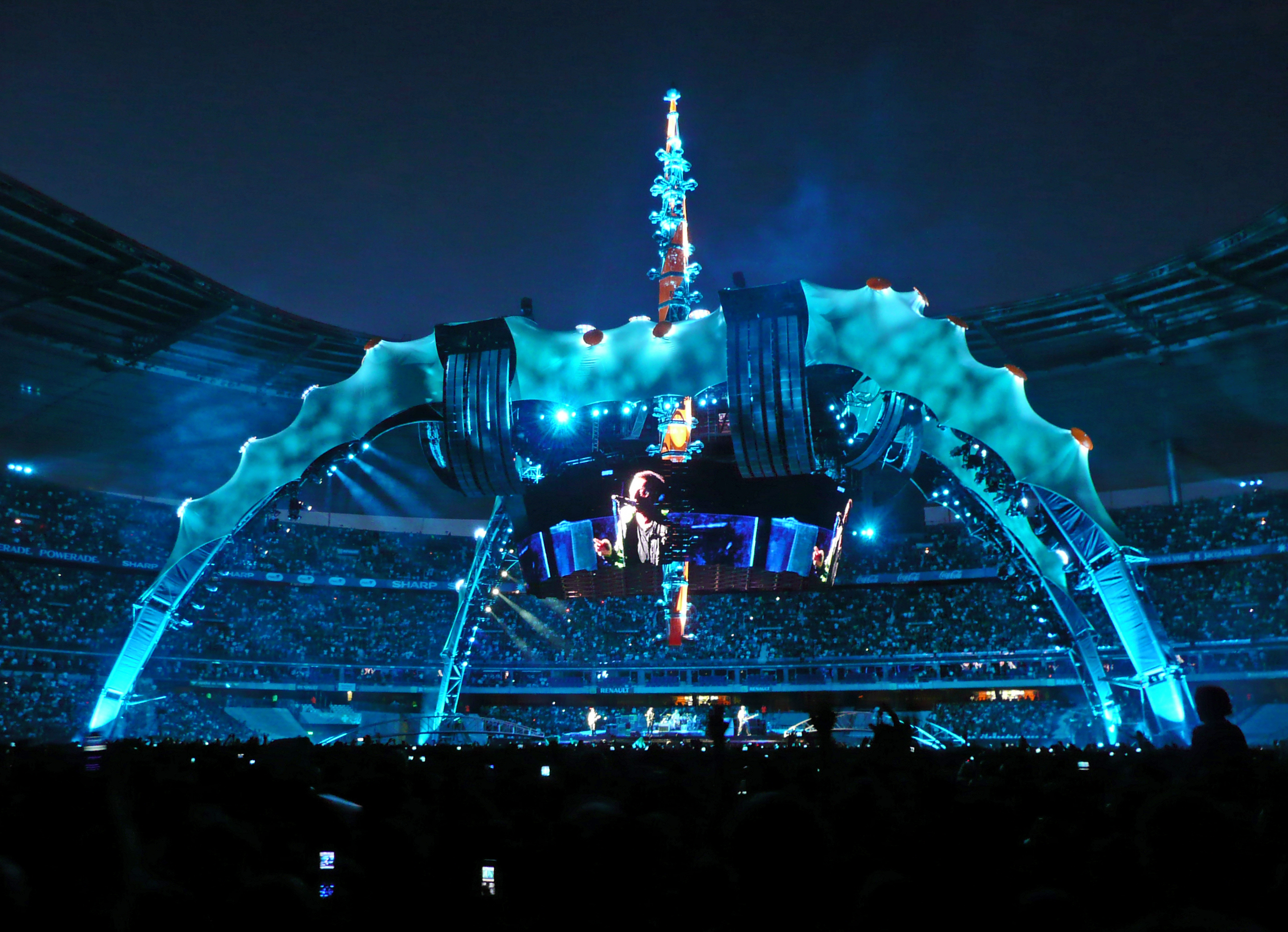 the-claw-u2 small.jpg